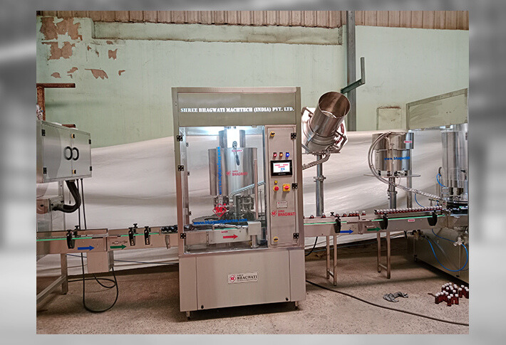 Automatic Four Head Bottle Ropp Cap Sealing Machine