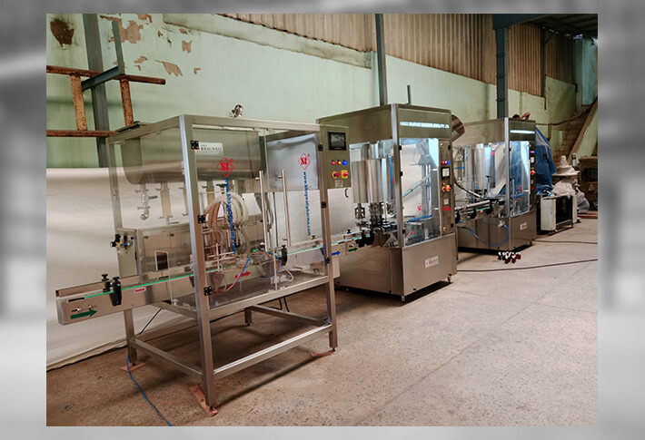 Automatic Four Head Liquid Filling with Rubber Stoppering Machine